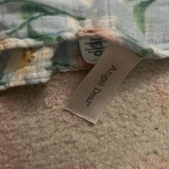 EUC Angel Dear Lilly flower footless onesie with matching swaddle, size 3-6 mon - Picture 4 of 4